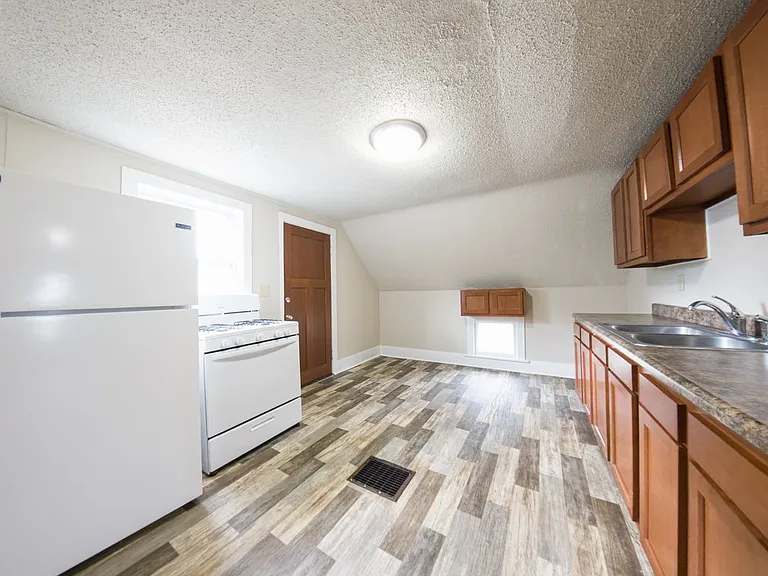501 E Lincoln Way — Photo 6