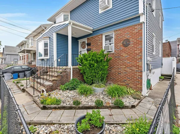 51 East 14th Street image 1 of 23