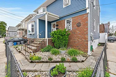 51 East 14th Street  image 1 of 23