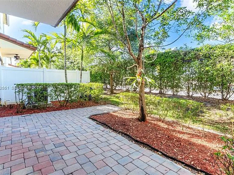 20919 NW 1st Dr #Townhouse 20919 — Photo 38