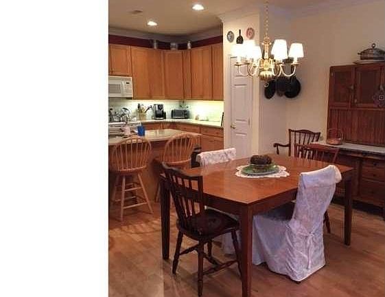 4th image of 1635 Village Ave
