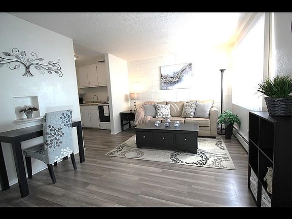 3rd image of 304-1878 Vine St #304