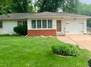 825 Loretta Ave, Waterloo, IA 50702