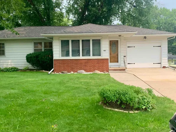 825 Loretta Ave, Waterloo, IA 50702