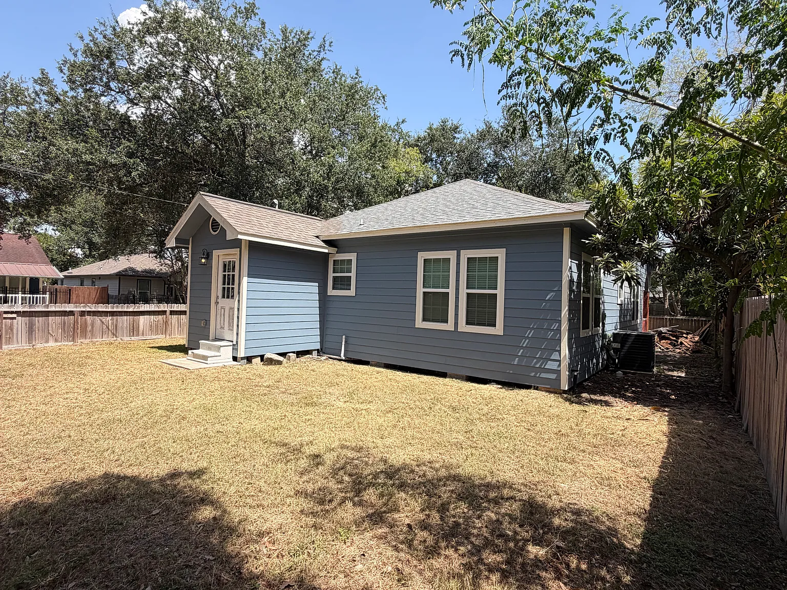 2 bed, 1180 sqft, $1,450 — Photo 2