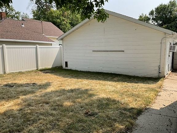 5th image of 401 3rd St SE