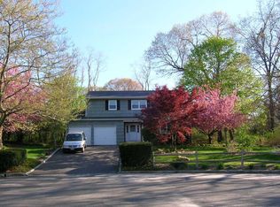 18 Harmony Ln, Setauket, NY 11733