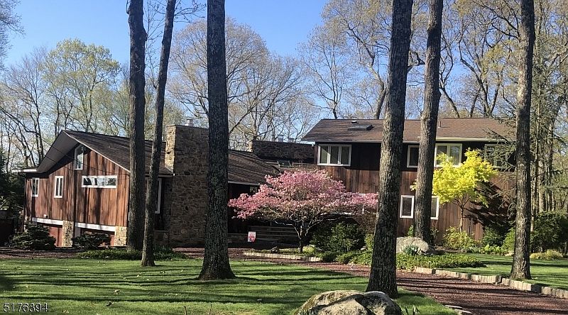 1st image of 24 Twin Hills Dr