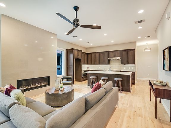 3rd image of 901 Bouldin Ave #B