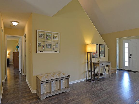 3rd image of 339 Dogwood Glen Ln