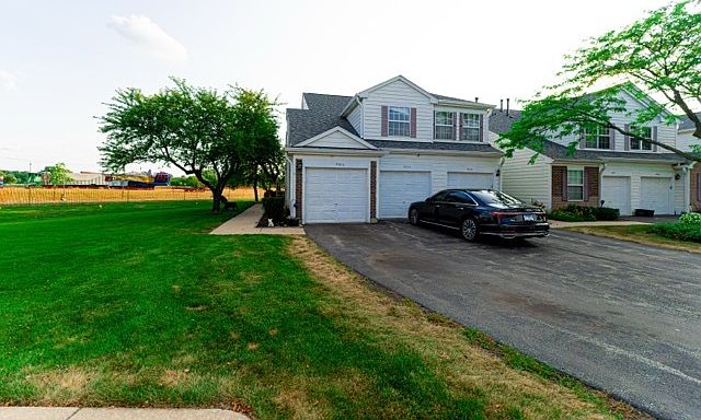737 W Streamwood Blvd Unit B — Streamwood Oaks Golf Club