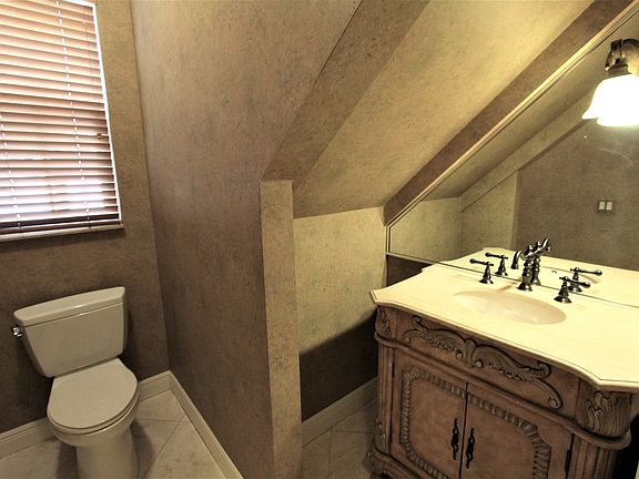 5th image of 210 Venezia Ct