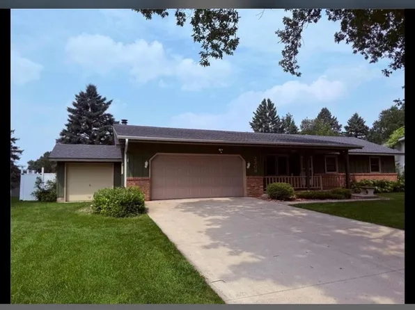 2208 5th Ave SE, Willmar, MN 56201