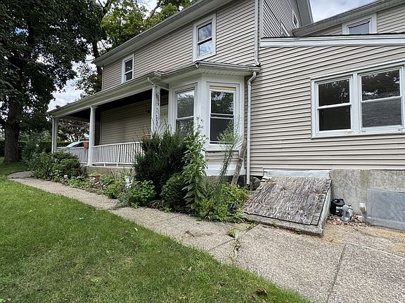 4th image of 59 Pleasant Street