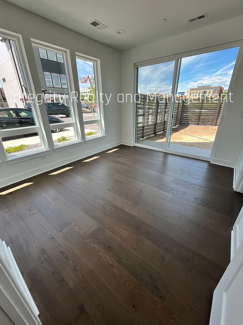 3 Bed/3.5 Bath Townhome- 10976 E Geddes Pl — Photo 2