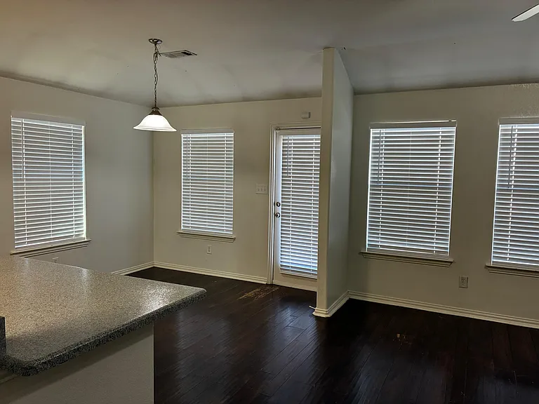 515 Creekside Dr — Photo 17