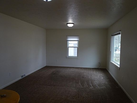 2nd image of 1424 Everett St
