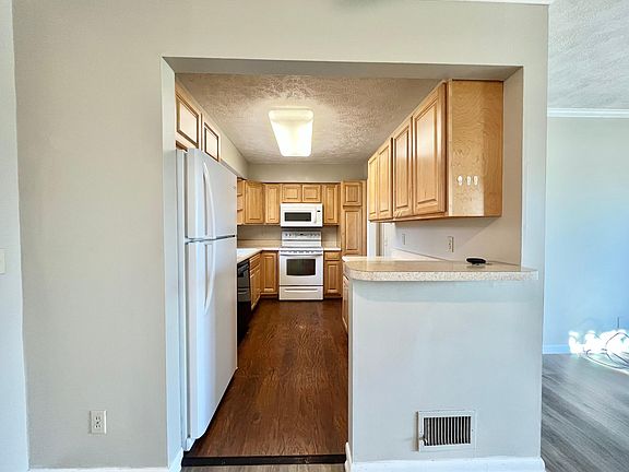 5th image of 8166 Hascall St