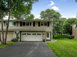 8912 Neill Lake Rd, Eden Prairie, MN 55347