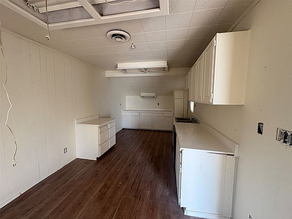 3rd image of 7408 Ewing Ave