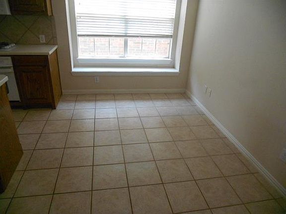 5th image of 2301 Stone Creek Dr