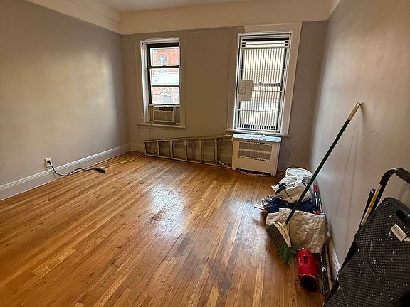 4th image of 465 W 51st St APT 3D