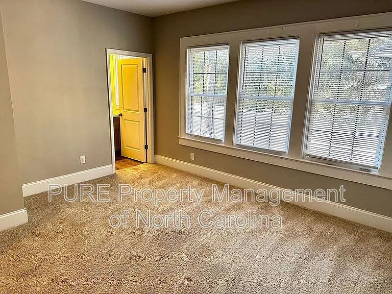708 Union St S — Photo 16