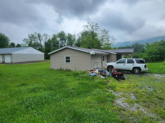 4th image of 13581 Main St