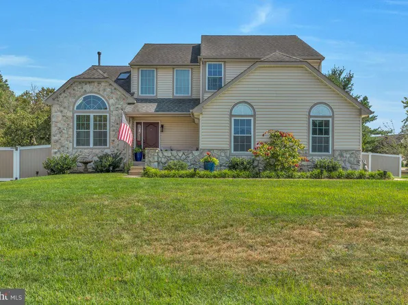 2 Bridle Ln, Sewell, NJ 08080