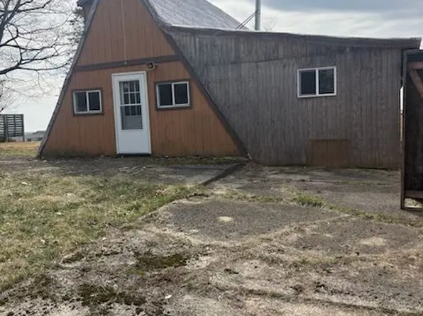 227 Woodlands Rd, Evans City, PA 16033