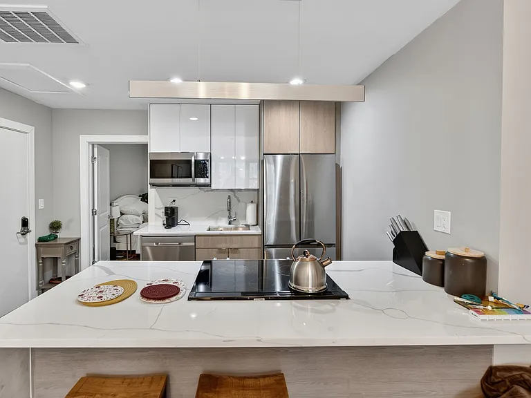 1421 N Dearborn St — Photo 35