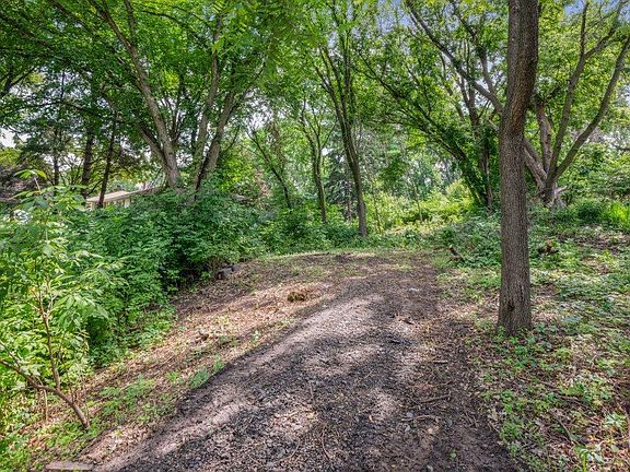 4th image of 1984 Prosperity Rd N