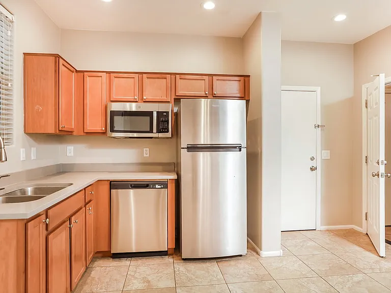 6851 W Leeward Cove Way — Photo 9