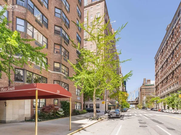 20 Sutton Place South image 16 of 17