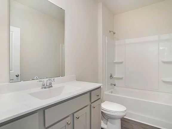 3rd image of 247 Londonshire Dr