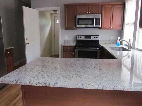 4th image of 1016 Beaconsfield Ave