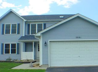 2861 Melbourne Ln, Lake In The Hills, IL 60156