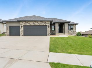 7312 E Twin Pines Ct, Sioux Falls, SD 57110