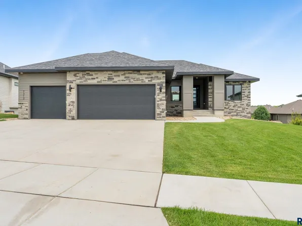 7312 E Twin Pines Ct, Sioux Falls, SD 57110