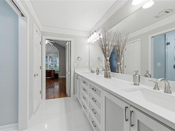 3rd image of 2235 Orchard Pl