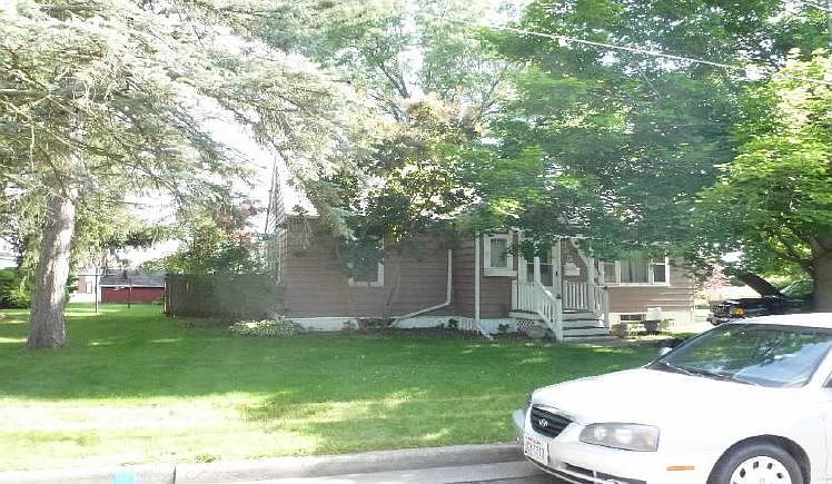 2nd image of 365 Pine St