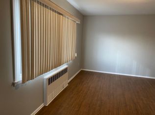 260 Royal Ave #I, Mineola, NY 11501