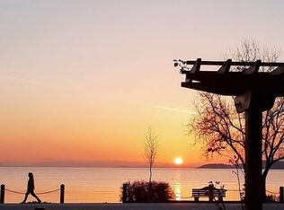 5160 Davis Bay Rd #105, Sechelt, BC V7Z0H3