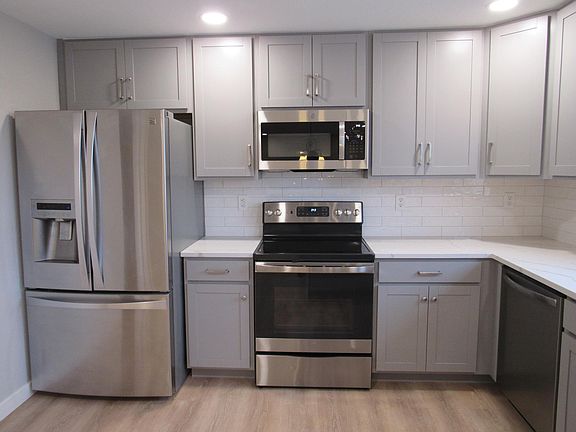 5th image of 1014 Red Oak Dr