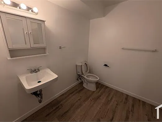 1348 E 27th St #202 — Photo 9