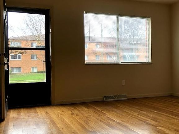 3rd image of 207 Broadmeadows Blvd