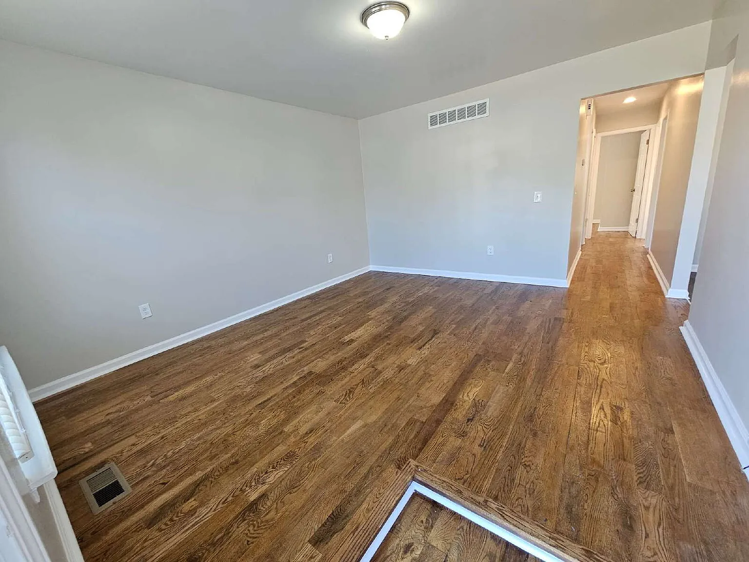 3 bed, 1.0 bath, 912 sqft, $1,495 — Photo 2