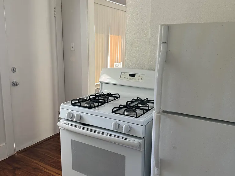 849-851 N Newport Ave #851-1/2 — Photo 11