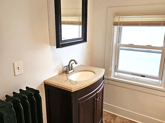 5th image of 10 Delaware St #Up