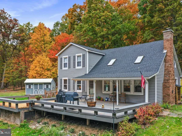 206 English Muffin Ct, Berkeley Springs, WV 25411